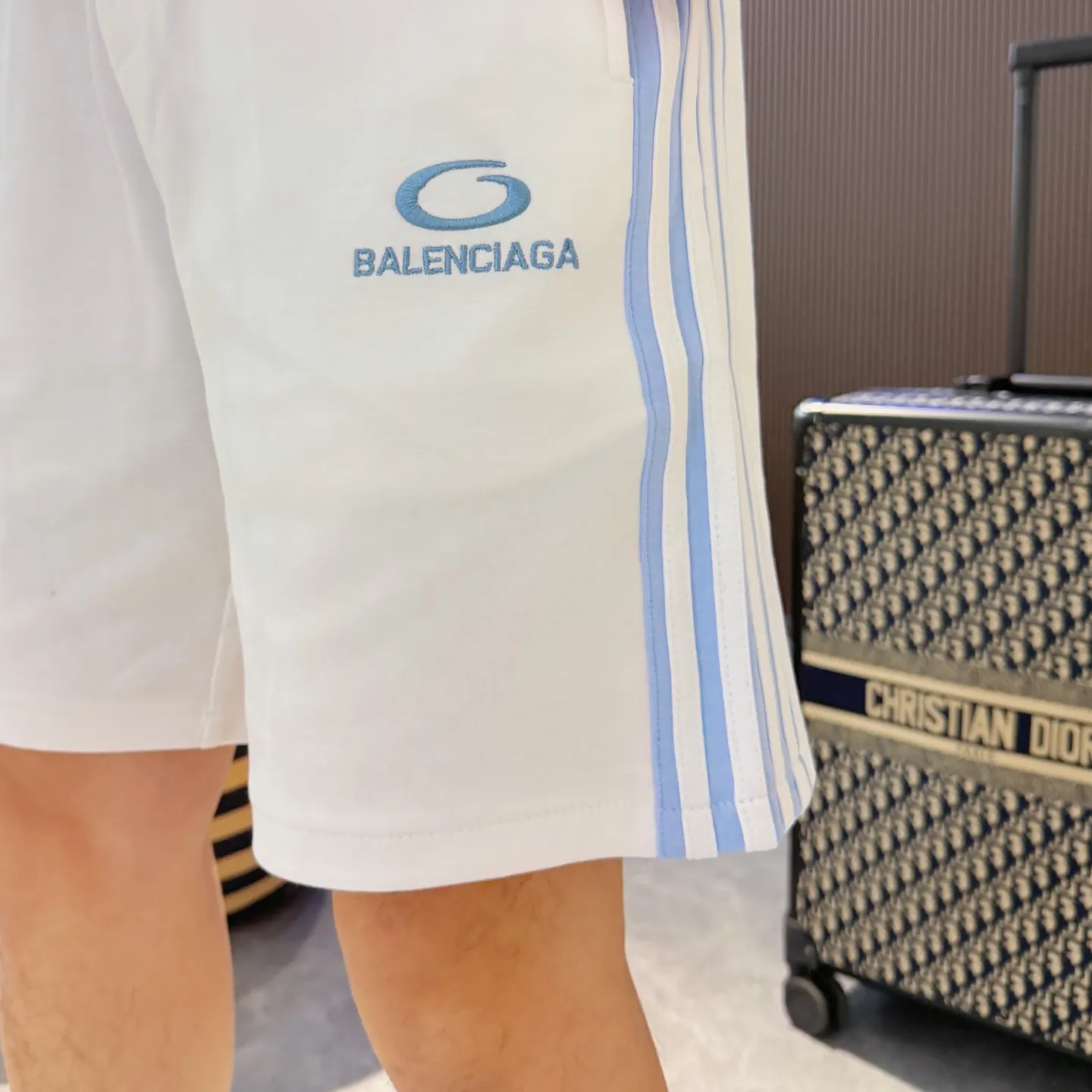 Balenciaga's three-standard complete 2026 summer New Arrival men's casual shorts, advanced custom-made Breathable fabric, Breathable fabric, extremely stretchy and comfortable, impeccable details, top-grade accessories, original logo design concept, delicate and soft feel! The upper body fit is awesome! Size: M-XXXL Please state your height and weight when ordering